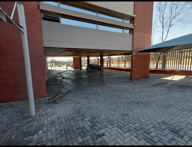 183M² OFFICE TO LET IN MIDRIDGE PARK